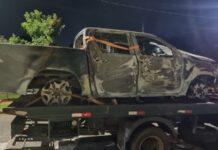Hilux totalmente incendiada é encontrada em área rural de Santa Tereza do Oeste