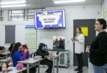 História Sem Fronteiras promove reflexão sobre migração e acolhimento com alunos
