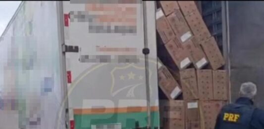 Homem com caminhão carregado com 250 mil maços de cigarros é preso em Guaíra