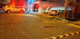 Homem é agredido com paulada na cabeça durante discussão com as filhas em Cascavel