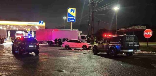 Homem é encontrado morto dentro do carro em pátio de posto de combustíveis na região