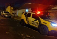 Idoso de 78 anos é encontrado morto em casa e martelo com marcas de sangue é apreendido.