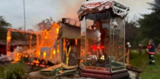 Incêndio de grandes proporções consome residência no interior de Santa Helena