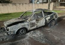Incêndio destrói Gol no Jardim Anápolis após mangueira de combustível romper
