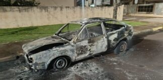 Incêndio destrói Gol no Jardim Anápolis após mangueira de combustível romper