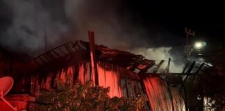 Incêndio destrói casa de madeira e mobiliza moradores em Entre Rios do Oeste