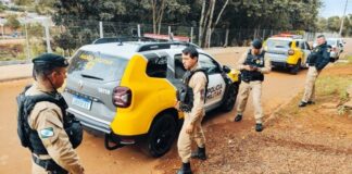 “Visita inesperada: Mulher acorda com vizinho na cama enquanto marido viaja e caso vai parar na polícia”