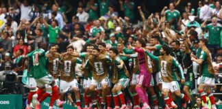 México abre Copa vencendo África do Sul em duelo com três expulsões