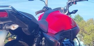 Motociclista é flagrado empinando moto e escondendo placa para evitar fiscalização em Toledo