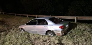 Motorista abandona veículo após acidente com Corolla na PRc-467 em Cascavel