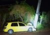 Motorista é preso após fugir da polícia e bater carro contra poste em Palotina