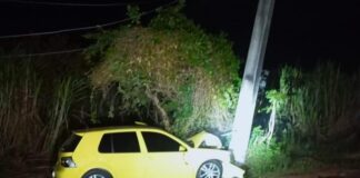 Motorista é preso após fugir da polícia e bater carro contra poste em Palotina