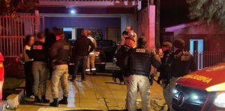 Mulher morre com tiro na cabeça dentro de carro em Cascavel