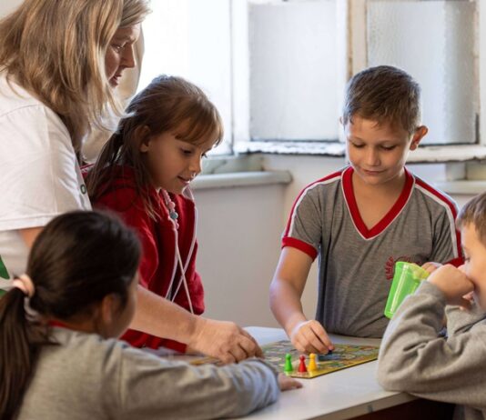 Endividamento das famílias brasileiras bate recorde e reforça importância da educação financeira