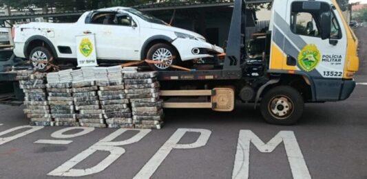 Perseguição na BR-163 termina com carro capotado e apreensão de mais de 630 kg de maconha em Toledo