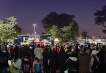 Professores da rede municipal de Cascavel fazem manifestação em frente à Prefeitura e indicam possível greve