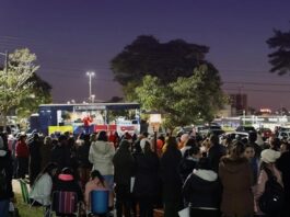 Professores da rede municipal de Cascavel fazem manifestação em frente à Prefeitura e indicam possível greve