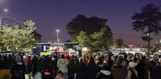 Professores da rede municipal de Cascavel fazem manifestação em frente à Prefeitura e indicam possível greve