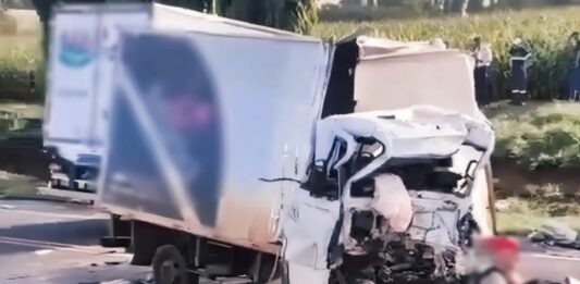 Violenta colisão entre caminhões mata dois jovens na PR-323, em Sertanópolis