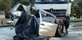 Colisão entre Gol e caminhão baú deixa três mortos e um ferido grave na BR-277 em Laranjeiras do Sul
