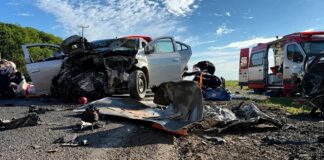Batida frontal na PR-317 deixa um morto e três feridos em Santa Helena
