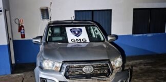 Caminhonete furtada é recuperada após perseguição e colisão contra residência em Guaíra