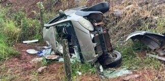 Jovem de 18 anos morre após ejetada de veículo em acidente contra árvore em Missal