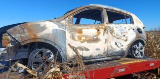 Kia Sportage tomado de assalto em semáforo da Cirne Lima é encontrado incendiado em área rural de Toledo