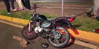 Motociclista envolvido em suposto racha bate em carro e fica ferido na Avenida Parigot de Souza