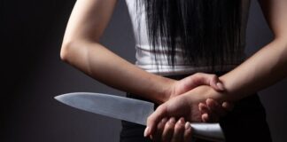 Mulher é ferida ao conter golpe de faca da irmã em festa de aniversário, em Toledo