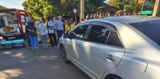 Mulher fica ferida após colisão entre automóvel e moto elétrica em Marechal Rondon
