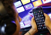O número de crianças com celular diminuiu pela primeira vez