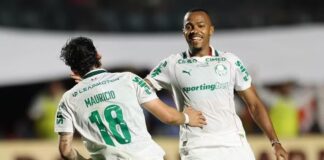 Palmeiras goleia o Vitória por 4 a 0 e abre oito pontos na liderança