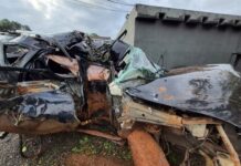 Polícia trata como homicídio culposo morte de jovens em batida de carro que levava dez pessoas no PR