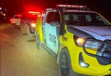 Seis homens armados invadem casa, rendem casal e roubam carro