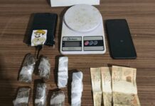 Traficante joga maconha na rua durante fuga da PM e acaba preso após perseguição no Jardim Porto Alegre