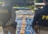 ABORDAGEM A CAMINHÃO POR DIREÇÃO PERIGOSA TERMINA COM MACONHA ESCONDIDA NO TETO EM TOLEDO