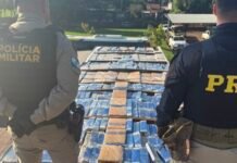 ABORDAGEM A CAMINHÃO POR DIREÇÃO PERIGOSA TERMINA COM MACONHA ESCONDIDA NO TETO EM TOLEDO