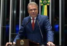Alvaro Dias desiste de disputar o Senado e deixa corrida eleitoral no Paraná
