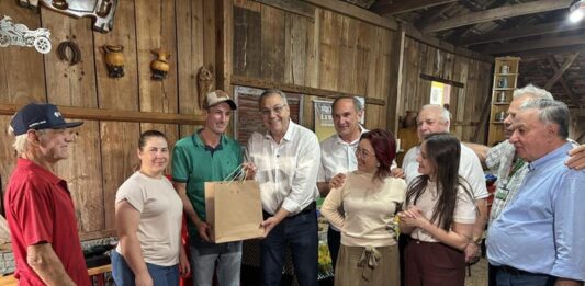 Café colonial marca encerramento da Semana do Agricultor