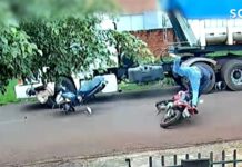 Câmera registra forte colisão entre duas motocicletas no Centro de Corbélia