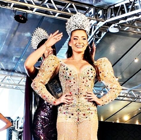 Isadora Kaypper Hermes é eleita Rainha da 53ª Festa Nacional do Porco no Rolete
