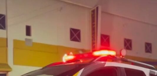 Estabelecimento é invadido e tem garrafas e cadeiras danificadas em Toledo