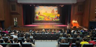 Festiarte transforma Teatro Municipal em um grande conto de fadas
