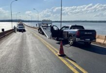 Fuga com caminhonete roubada termina em colisão frontal na Ponte Ayrton Senna, em Guaíra