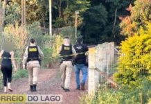 Homem armado faz duas famílias reféns, atira contra policiais e foge baleado em Santa Helena