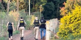 Homem armado faz duas famílias reféns, atira contra policiais e foge baleado em Santa Helena