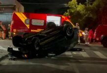Homem é baleado, capota carro e morre na região