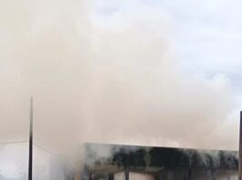 Incêndio destrói casa mista e mobiliza bombeiros na região da PUCPR, em Toledo