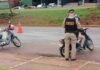 PM recolhe duas motocicletas e autua condutores sem CNH durante fiscalização em Toledo